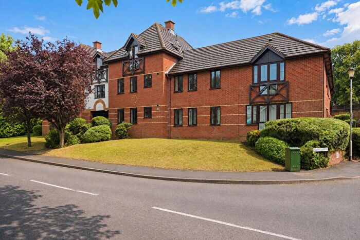 2 Bedroom Apartment To Rent In Station Road, Harpenden, Hertfordshire, AL5