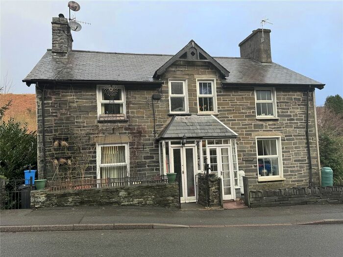 3 Bedroom Semi-Detached House For Sale In Castle Terrace, Dolwyddelan, Conwy, LL25