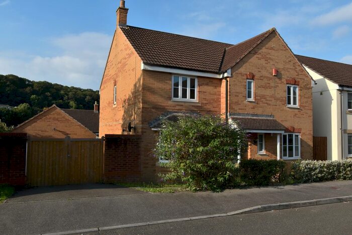 4 Bedroom Property To Rent In Mitchell Close, Plymstock, Plymouth, PL9