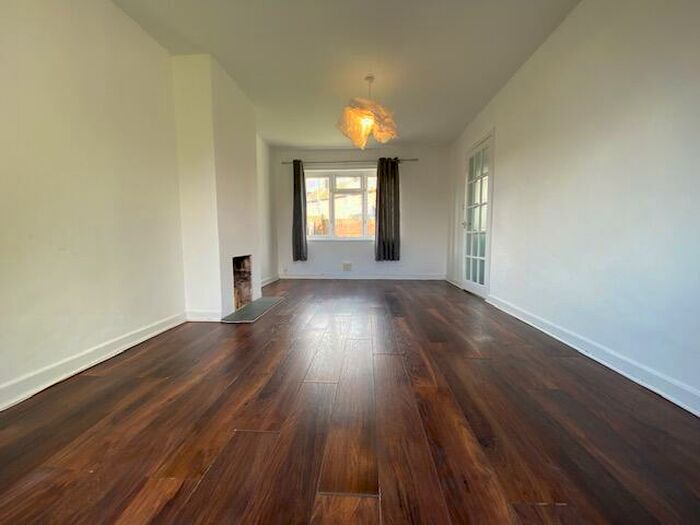 3 Bedroom House To Rent In Whiteshot Way, Saffron Walden, CB10