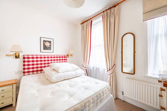 2 Bedroom Mews To Rent In Lucerne Mews, Hillgate Village, London, W8