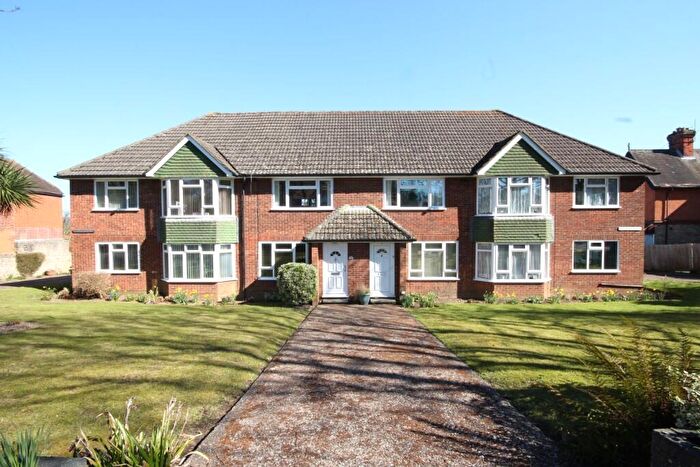 2 Bedroom Maisonette For Sale In Queens Avenue, Maidstone, Kent, ME16