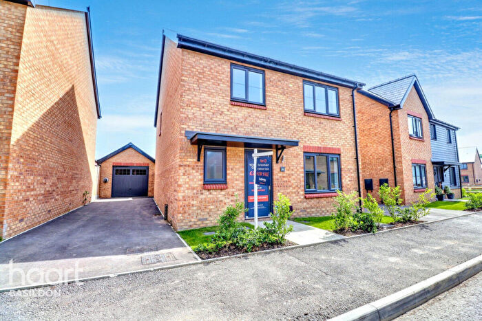 4 Bedroom Detached House For Sale In Maple Creek, Fobbing, SS17