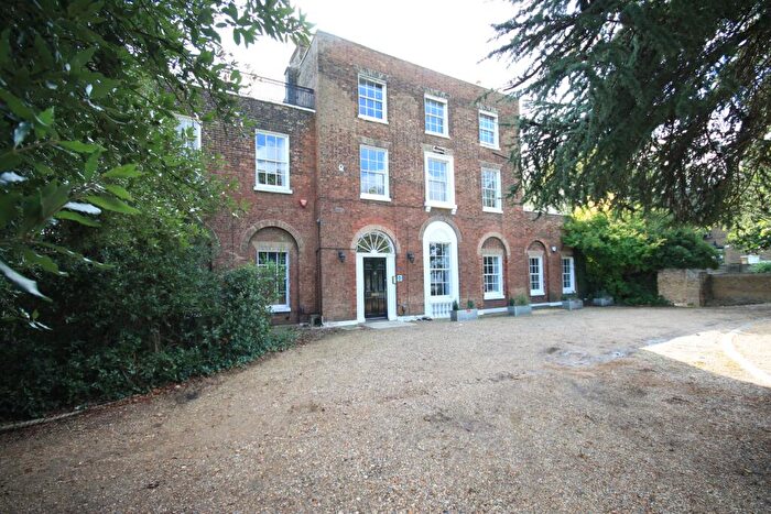 3 Bedroom Flat To Rent In Lindsey House, SE3