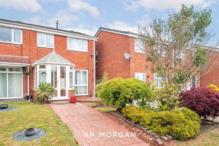 2 Bedroom End Of Terrace House For Sale In Gaydon Close, Lodge Park, Redditch, Worcestershire, B98