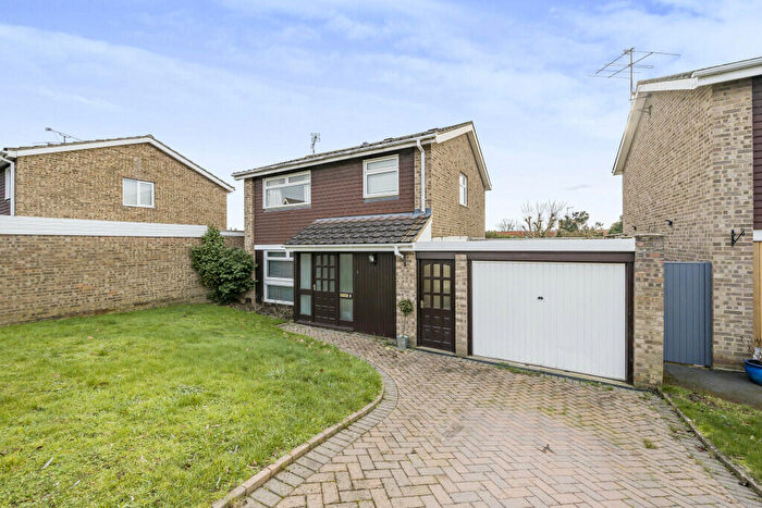 3 Bedroom Link Detached House To Rent In Langhams Way, Wargrave, Reading, Berkshire, RG10