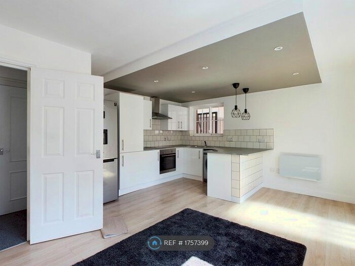 1 Bedroom Flat To Rent In Rosiers Court, Canterbury, CT2