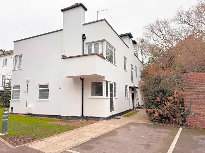 2 Bedroom Flat To Rent In Beech Lawns, North Finchley, N12