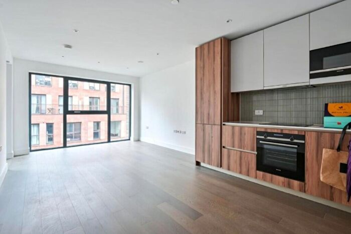 1 Bedroom Apartment To Rent In Heygate Street, London, SE17