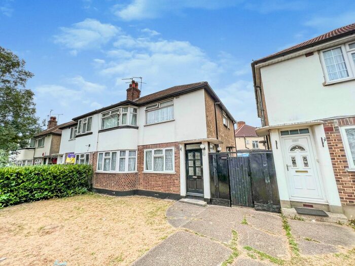 2 Bedroom Flat To Rent In Honeypot Lane, Stanmore, HA7