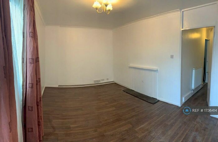 3 Bedroom Maisonette To Rent In Clendon Way, London, SE18