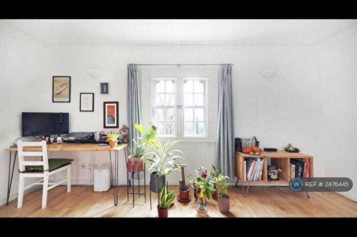 1 Bedroom Flat To Rent In St. James Court, London, E2