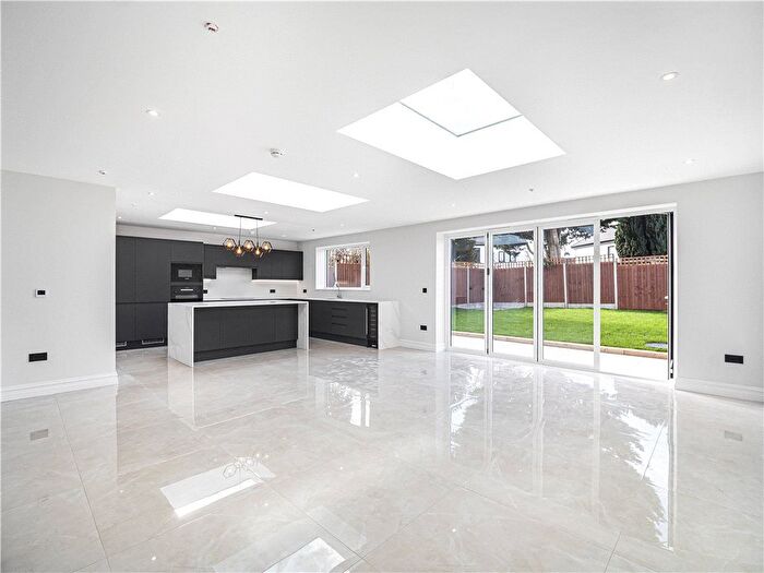 3 Bedroom Detached House To Rent In Todd Close, Bexleyheath, DA6