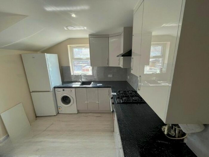 4 Bedroom Flat To Rent In Sherrard Road, Forest Gate, E7