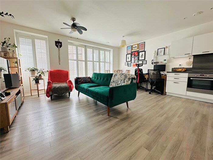 1 Bedroom Flat For Sale In Adenmore Road, London, SE6