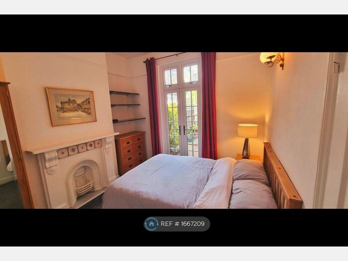 2 Bedroom Flat To Rent In Ingelow Road, London, SW8