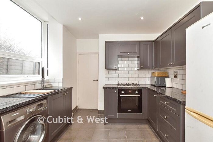 1 Bedroom Flat For Sale In Chichester Road, Portsmouth, Hampshire, PO2