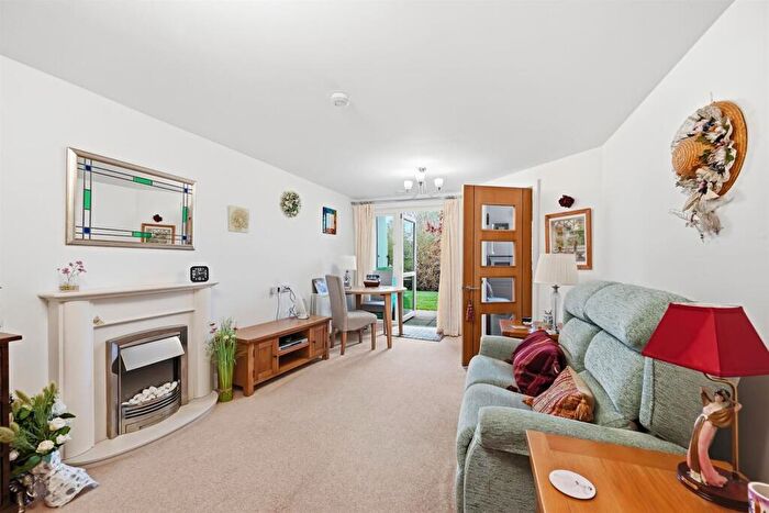 1 Bedroom Apartment For Sale In White Hart Lane, Romford, RM7