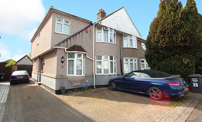 5 Bedroom Semi Detached House For Sale In Heathview Crescent, Dartford, Kent, DA1