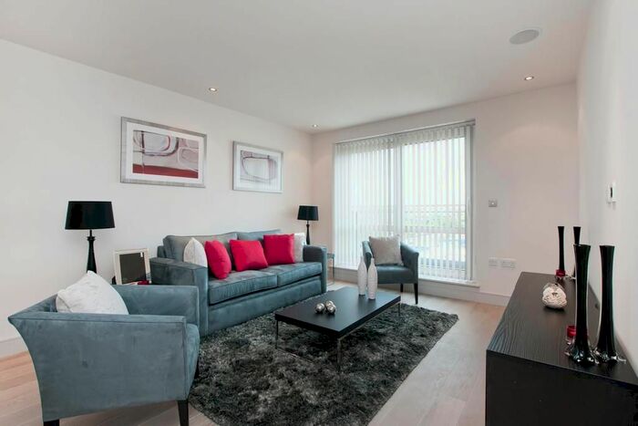 2 Bedroom Flat To Rent In Park Street, London, SW6