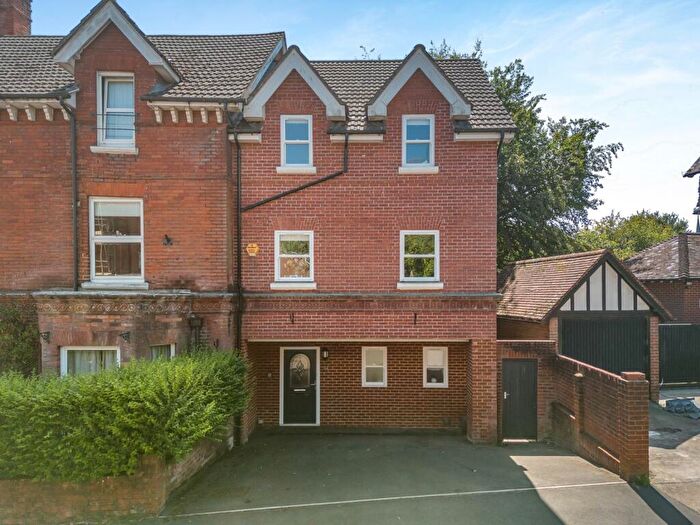 4 Bedroom Semi Detached House For Sale In Fowlers Road, Salisbury, Wiltshire, SP1