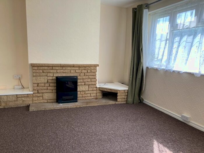2 Bedroom Flat To Rent In Newmarket Avenue, Northolt, UB5