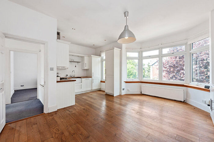 3 Bedroom Flat To Rent In Lyndhurst Drive, Leyton, E10