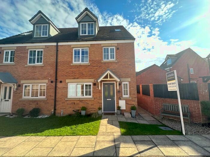 4 Bedroom Semi-Detached House For Sale In Holme Farm Way, Carleton, Pontefract, WF8
