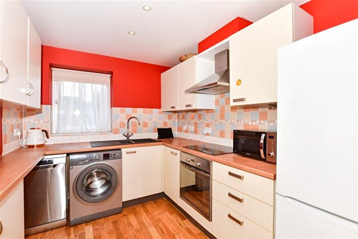 2 Bedroom Flat For Sale In Bambridge Court, Maidstone, Kent, ME14