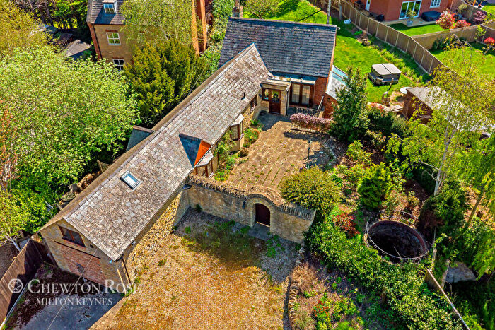 3 Bedroom Detached House For Sale In Towcester Road, Silverstone, NN12