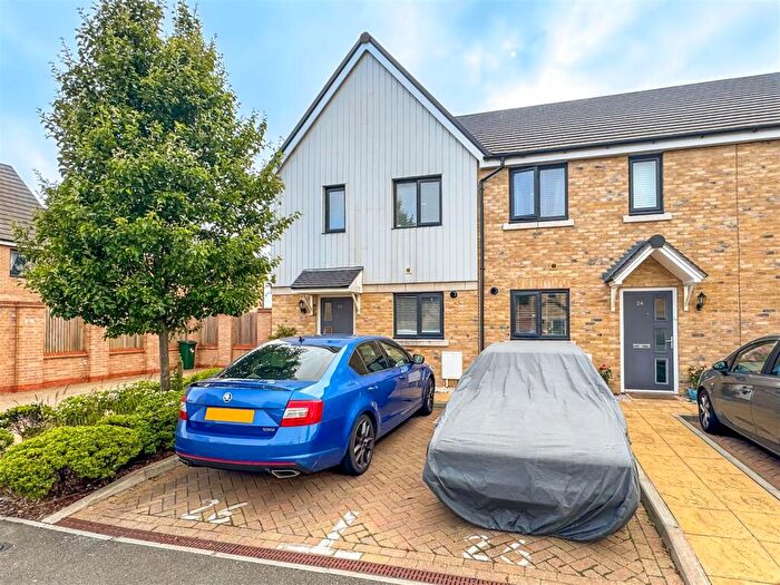 2 Bedroom End Of Terrace House For Sale In Neal Crescent, Littlehampton, BN17