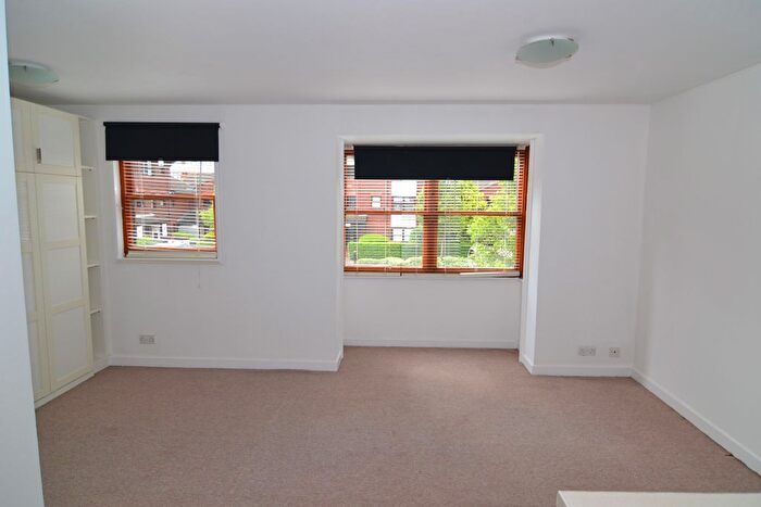 Studio To Rent In Mayfield Road, Wendell Park, W12