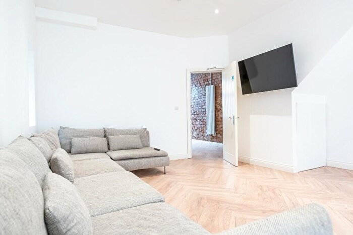 8 Bedroom Terraced House To Rent In Alderson Road, Liverpool, Merseyside, L15