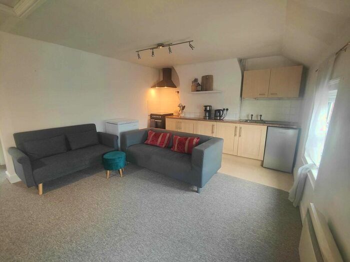 1 Bedroom Flat To Rent In London Road, Stroud, GL5