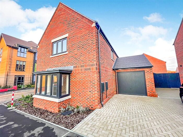 3 Bedroom Detached House To Rent In St Peters Quarter, Chertsey, Surrey, KT16