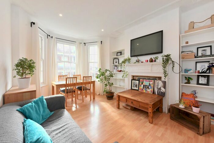 3 Bedroom Flat To Rent In Harrowby Street, London, W1H