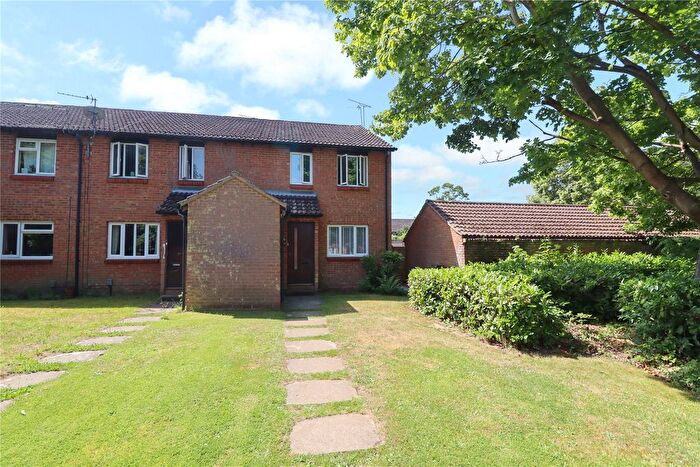 1 Bedroom Detached House For Sale In Woking, Surrey, GU21