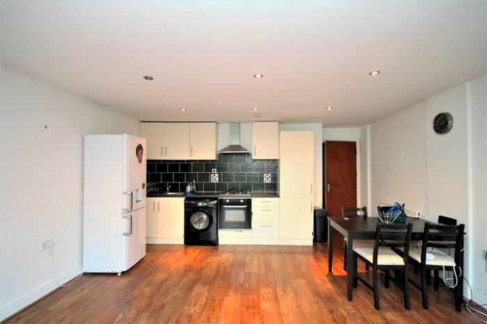 3 Bedroom Flat To Rent In Median Road, Clapton, E5