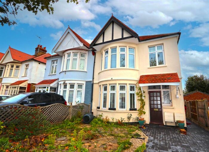 1 Bedroom Flat To Rent In Kensington Road, Southend-On-Sea, SS1