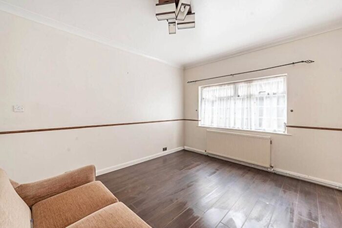 1 Bedroom Studio To Rent In Gade Avenue, Watford, WD18