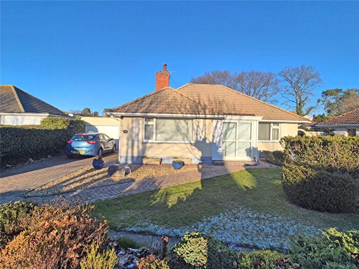 2 Bedroom Bungalow For Sale In Crossmead Avenue, New Milton, Hampshire, BH25