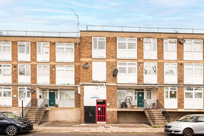 5 Bedroom Flat To Rent In Lorrimore Square, Kennington, London, SE17