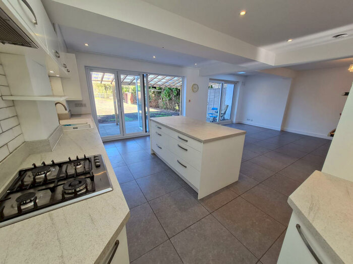 3 Bedroom Semi-Detached House To Rent In Yoxall Road, Shirley, B90