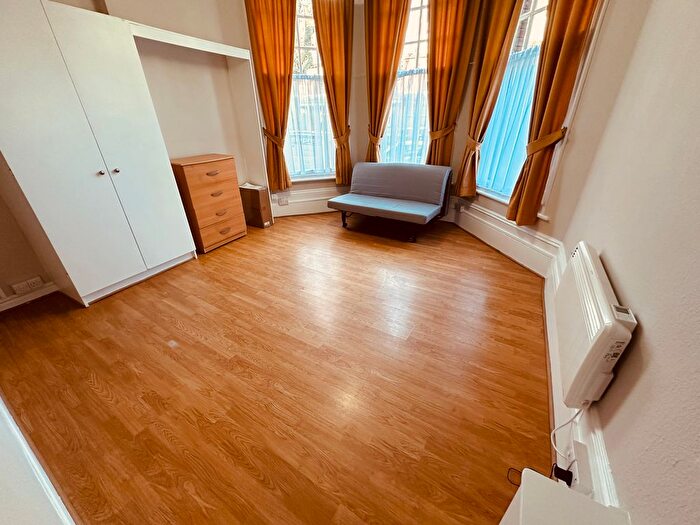 Studio To Rent In Queens Avenue, London, N10