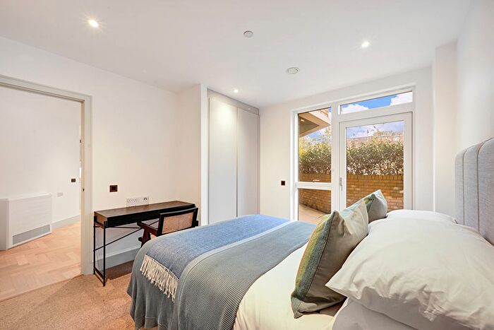 2 Bedroom Flat To Rent In Clifton Mansions, Park Avenue, NW2