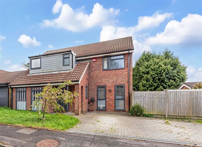 4 Bedroom House For Sale In Lychgate Drive, Horndean, PO8