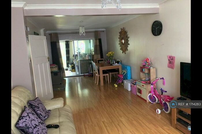 3 Bedroom End Of Terrace House To Rent In Drake Road, Harrow, HA2