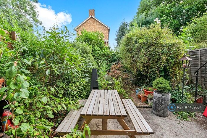 1 Bedroom Flat To Rent In Priory Road Crouch End, London, N8