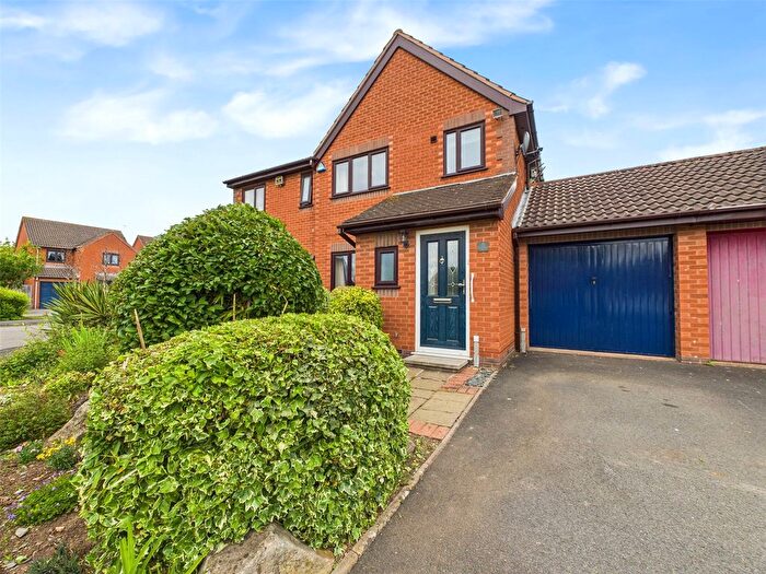 3 Bedroom Semi-Detached House For Sale In Stroma Avenue, Worcester, Worcestershire, WR5