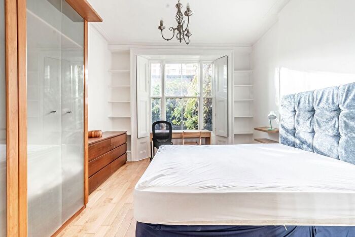 3 Bedroom Flat To Rent In Earl's Court, Earls Court, London, SW5